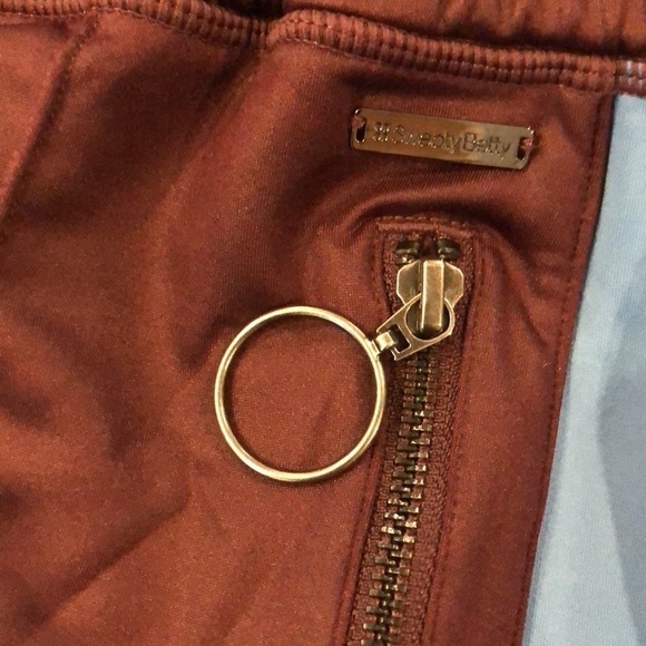 Sweaty Betty Hyde Cropped Pants in Oxblood S - Picture 7 of 9